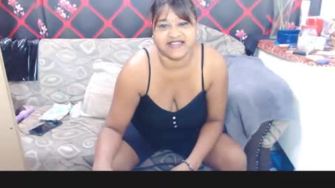 Snapshot of glitter_candy chatting on 01-12-25, 05:11 glitter candy online show from 01-12-25, 05:11