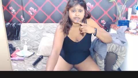 Snapshot of glitter_candy chatting on 01-12-25, 08:36 glitter candy online show from 01-12-25, 08:36