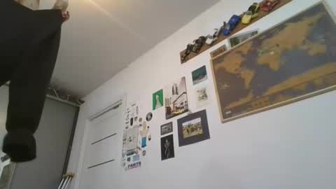 Snapshot of glitter_doll chatting on 01-14-25, 07:11 glitter_doll online show from 01-14-25, 07:11