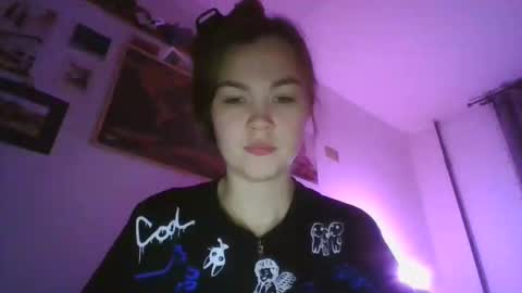 Snapshot of glitter_doll chatting on 01-16-25, 04:18 glitter_doll online show from 01-16-25, 04:18