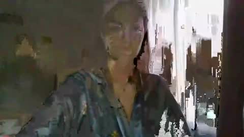 Snapshot of glitter_doll chatting on 01-17-25, 09:06 glitter_doll online show from 01-17-25, 09:06