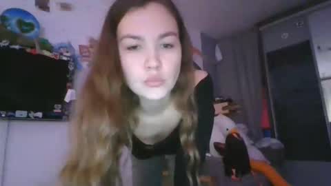 Snapshot of glitter_doll chatting on 01-18-25, 05:15 glitter_doll online show from 01-18-25, 05:15