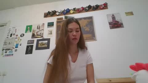 Snapshot of glitter_doll chatting on 01-21-25, 01:22 glitter_doll online show from 01-21-25, 01:22