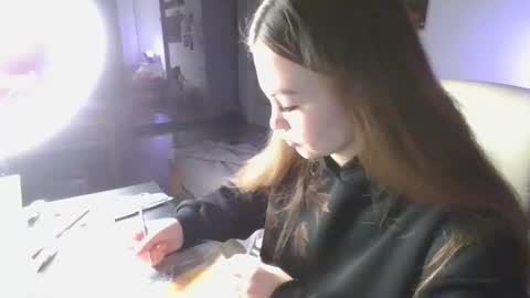 Snapshot of glitter_doll chatting on 01-23-25, 06:14 glitter_doll online show from 01-23-25, 06:14