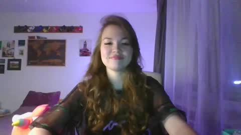 Snapshot of glitter_doll chatting on 01-24-25, 04:49 glitter_doll online show from 01-24-25, 04:49