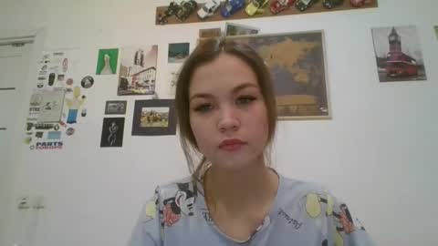 Snapshot of glitter_doll chatting on 01-26-25, 11:06 glitter_doll online show from 01-26-25, 11:06