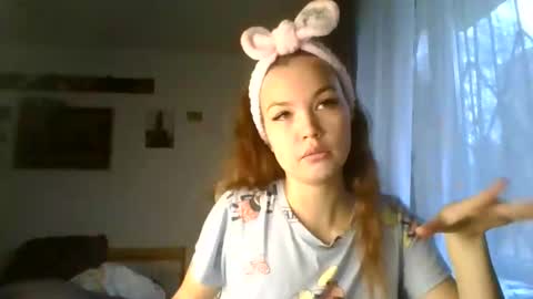 Snapshot of glitter_doll chatting on 01-27-25, 11:32 glitter_doll online show from 01-27-25, 11:32