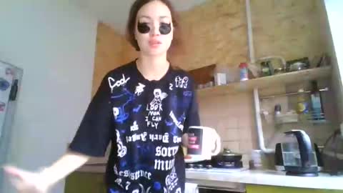 Snapshot of glitter_doll chatting on 01-30-25, 09:04 glitter_doll online show from 01-30-25, 09:04