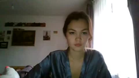 Snapshot of glitter_doll chatting on 02-04-25, 10:43 glitter_doll online show from 02-04-25, 10:43
