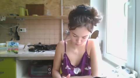 Snapshot of glitter_doll chatting on 03-03-25, 12:37 glitter_doll online show from 03-03-25, 12:37