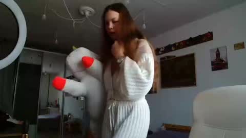 Snapshot of glitter_doll chatting on 03-08-25, 10:43 glitter_doll online show from 03-08-25, 10:43