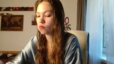 Snapshot of glitter_doll chatting on 09-11-25, 08:36 glitter_doll online show from 09-11-25, 08:36