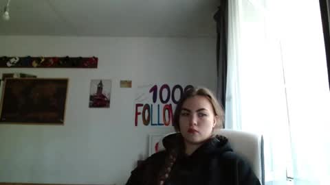 Snapshot of glitter_doll chatting on 09-16-25, 08:15 glitter_doll online show from 09-16-25, 08:15