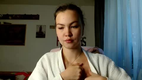 Snapshot of glitter_doll chatting on 09-30-25, 10:09 glitter_doll online show from 09-30-25, 10:09