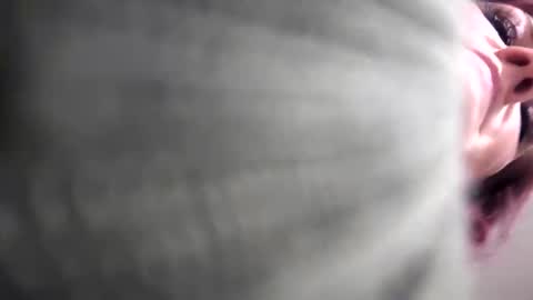 glitter_peach online show from 10-12-25, 11:09