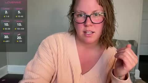 Snapshot of glitterkitty_108 chatting on 01-06-25, 02:03 GlitterKitty 108 online show from 01-06-25, 02:03