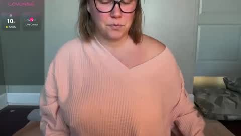 Snapshot of glitterkitty_108 chatting on 01-08-25, 02:56 GlitterKitty 108 online show from 01-08-25, 02:56