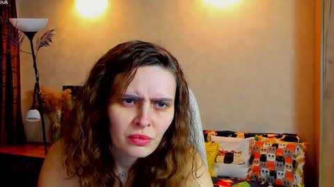 Gloria Wood online show from 12-14-25, 03:39