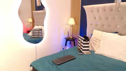 Snapshot of glory_shine chatting on 02-16-26, 12:45 Glory online show from 02-16-26, 12:45