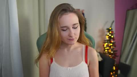 Snapshot of glossy_babe_ chatting on 12-19-25, 02:13 Monica online show from 12-19-25, 02:13