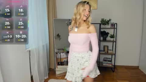 Snapshot of glossybabe_ chatting on 10-10-25, 08:24 Cherry online show from 10-10-25, 08:24
