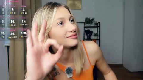 Snapshot of glossybabe_ chatting on 10-14-25, 07:31 Cherry online show from 10-14-25, 07:31