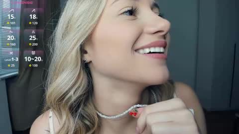 Snapshot of glossybabe_ chatting on 10-17-25, 07:22 Cherry online show from 10-17-25, 07:22