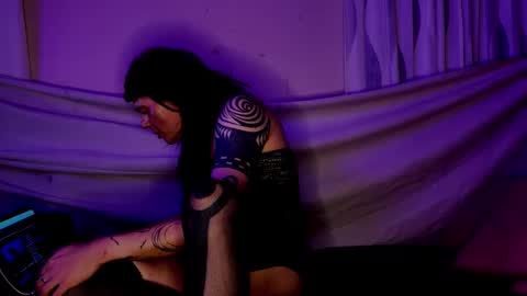 Snapshot of glow92 chatting on 09-10-25, 11:43 Glow Goddess online show from 09-10-25, 11:43