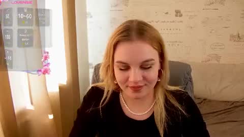Snapshot of glow_margo chatting on 06-19-26, 01:10 Margo online show from 06-19-26, 01:10