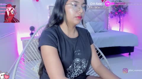 Snapshot of glow_moon chatting on 01-12-25, 03:39 Moon Nicoll online show from 01-12-25, 03:39