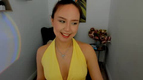 Snapshot of gloweme chatting on 03-25-26, 06:14 Mila online show from 03-25-26, 06:14