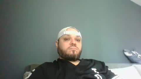 Snapshot of glusgan chatting on 02-19-25, 09:17 Your boy online show from 02-19-25, 09:17