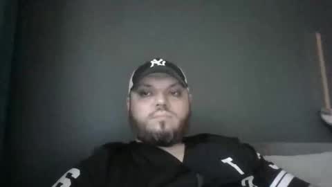 Snapshot of glusgan chatting on 02-19-25, 03:27 Your boy online show from 02-19-25, 03:27