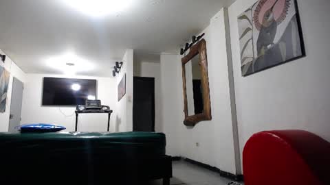Snapshot of gnecos chatting on 07-19-26, 11:36 THOMAS AND DAMIAND online show from 07-19-26, 11:36