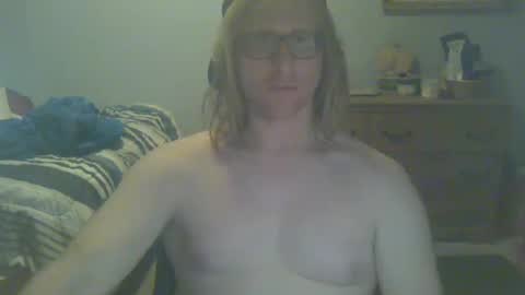 Snapshot of gnger31foru chatting on 12-07-24, 12:30 Steven Meadow online show from 12-07-24, 12:30