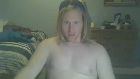 Snapshot of gnger31foru chatting on 12-28-24, 02:01 Steven Meadow online show from 12-28-24, 02:01