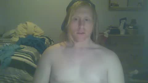 Snapshot of gnger31foru chatting on 12-30-24, 01:04 Steven Meadow online show from 12-30-24, 01:04