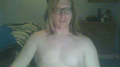 Snapshot of gnger31foru chatting on 01-09-25, 02:11 Steven Meadow online show from 01-09-25, 02:11
