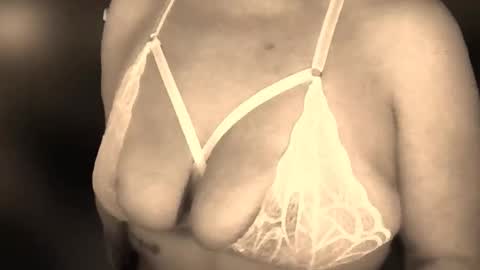 Snapshot of goddess_bb_4937 chatting on 11-30-25, 12:20 Goddess BB 4397 online show from 11-30-25, 12:20