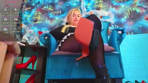 Mrs. Isabella online show from 10-23-25, 05:40