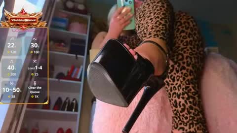 Snapshot of goddess_isabella11 chatting on 08-06-26, 03:08 Mrs. Isabella online show from 08-06-26, 03:08