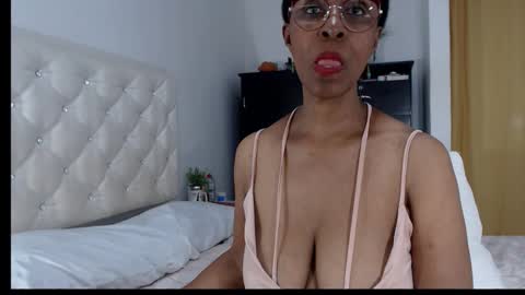 Snapshot of goddess_judy chatting on 11-30-25, 10:14 goddess judy online show from 11-30-25, 10:14