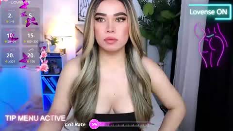 Snapshot of goddess_lykafox chatting on 08-10-26, 12:36 Lyka Fox online show from 08-10-26, 12:36