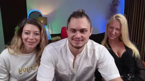 Snapshot of goddess_marylin chatting on 12-07-24, 03:14   330 UTC2 girls   online show from 12-07-24, 03:14