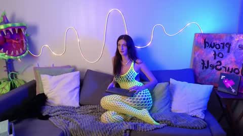 Snapshot of goddess_marylin chatting on 01-21-25, 10:08   330 UTC2 girls   online show from 01-21-25, 10:08