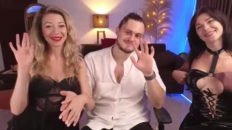 Snapshot of goddess_marylin chatting on 01-29-25, 03:22   330 UTC2 girls   online show from 01-29-25, 03:22