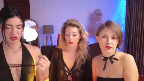 Snapshot of goddess_marylin chatting on 02-02-25, 03:10   330 UTC2 girls   online show from 02-02-25, 03:10