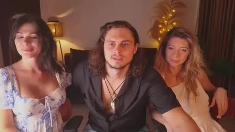 Snapshot of goddess_marylin chatting on 02-21-25, 02:50   330 UTC2 girls   online show from 02-21-25, 02:50