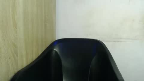 Snapshot of goddess_mellissa chatting on 05-06-26, 05:35 mellissa online show from 05-06-26, 05:35