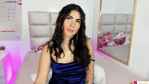 Snapshot of goddess_mia2 chatting on 12-15-25, 03:11 Mia online show from 12-15-25, 03:11